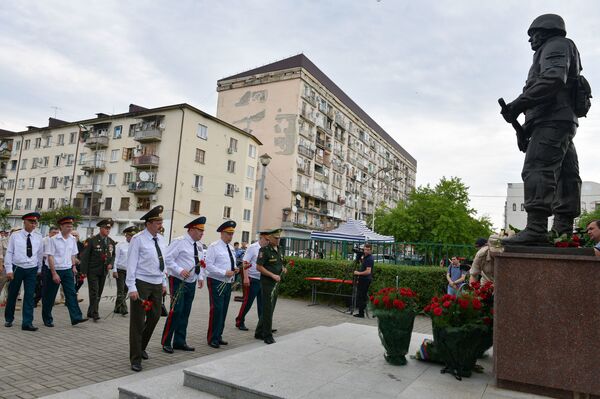 Митинг в честь двадцатипятилетия ввода миротворцев в Абхазию прошел в Сухуме Митинг в честь двадцатипятилетия ввода миротворцев в Абхазию прошел в Сухуме - Sputnik Абхазия