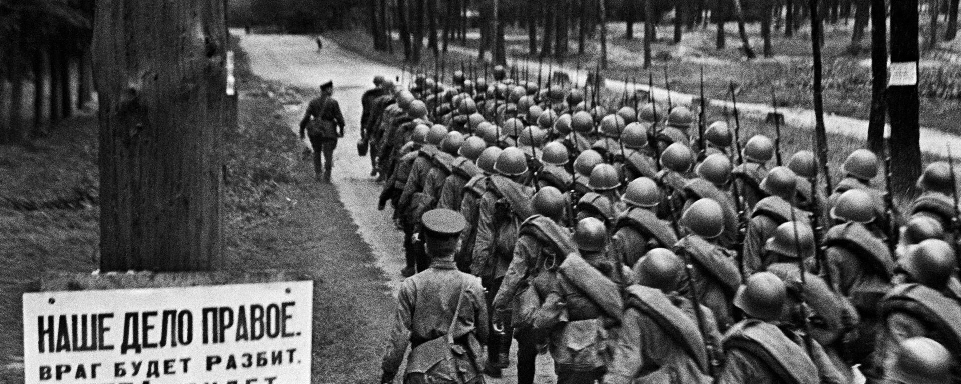 Колонны бойцов движутся на фронт из Москвы, 23 июня 1941 года - Sputnik Абхазия, 1920, 14.11.2021