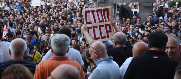 Акции протеста у здания парламента Грузии Акции протеста у здания парламента Грузии - Sputnik Абхазия