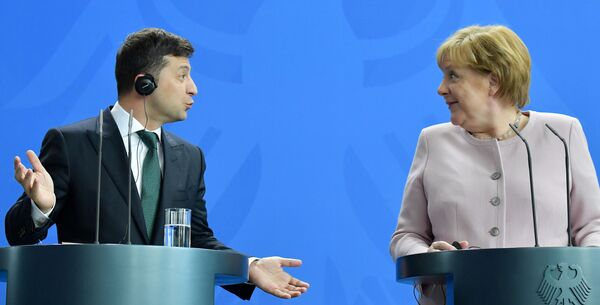 Президент Украины Владимир Зеленский и канцлер Германии Ангела Меркель в Берлине - Sputnik Абхазия
