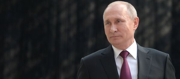 Прямая линия с президентом РФ Владимиром Путиным Прямая линия с президентом РФ Владимиром Путиным - Sputnik Абхазия