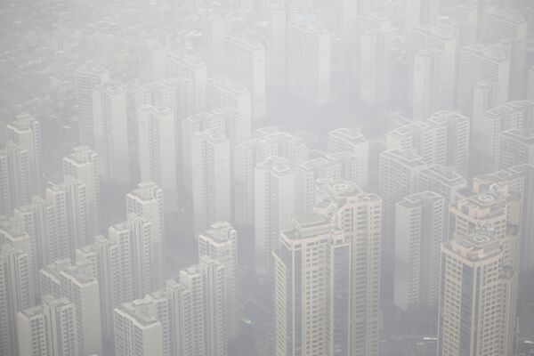 Жилые комплексы покрыты мелкой пылью в Сеуле, Южная Корея - Sputnik Абхазия