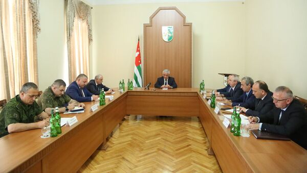 Президент Рауль Хаджимба провел заседание Совета Безопасности в связи с ситуацией в Грузии - Sputnik Абхазия