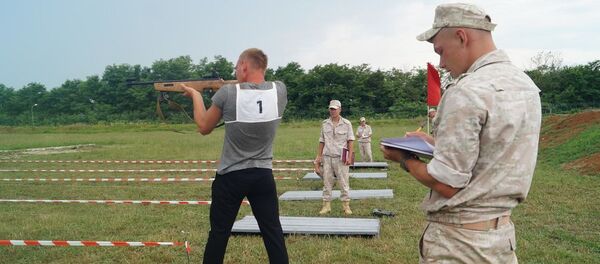 Военнослужащие российской военной базы ЮВО в Абхазии провели летний военный биатлон - Sputnik Абхазия