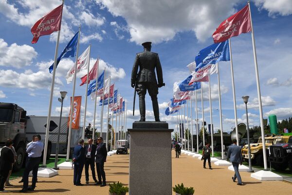 Памятник маршалу Советского Союза Г. К. Жукову на Международном военно-техническом форуме Армия-2019  - Sputnik Абхазия