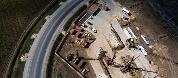 Строительство нового путепровода через железную дорогу в Краснодарском крае, архивное фото Строительство нового путепровода через железную дорогу в Краснодарском крае, архивное фото - Sputnik Абхазия