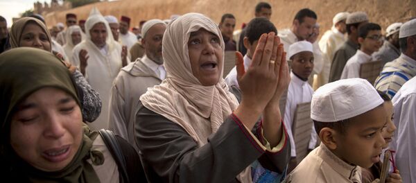 Марокканские женщины и дети молятся о дожде 24 ноября 2017 года недалеко от Рабата по королевскому указу Марокканские женщины и дети молятся о дожде 24 ноября 2017 года недалеко от Рабата по королевскому указу - Sputnik Абхазия