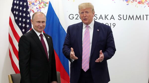 Президент РФ Владимир Путин и президент США Дональд Трамп (справа) во время беседы на полях саммита Группы двадцати в Осаке. - Sputnik Абхазия