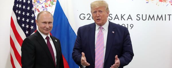 Президент РФ Владимир Путин и президент США Дональд Трамп (справа) во время беседы на полях саммита Группы двадцати в Осаке. Президент РФ Владимир Путин и президент США Дональд Трамп (справа) во время беседы на полях саммита Группы двадцати в Осаке. - Sputnik Абхазия