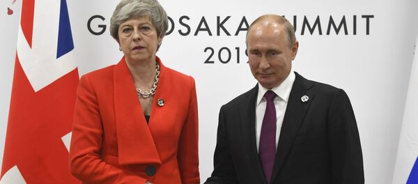 Президент РФ Владимир Путин и премьер-министр Великобритании Тереза Мэй во время встречи на полях саммита Группы двадцати в Осаке,28 июня 2019.  - Sputnik Абхазия