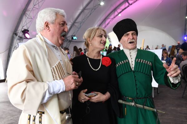 Нарды, кофе и абхазские фильмы: фестиваль Апсны открылся в Москве Нарды, кофе и абхазские фильмы: фестиваль Апсны открылся в Москве - Sputnik Абхазия