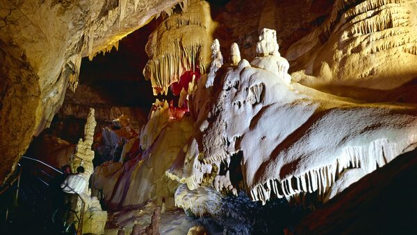 Новоафонская - карстовая полость, одна из крупнейших пещер в мире. Расположена в Иверской горе на Черноморском побережье Кавказа, в городе-курорте Новый Афон. Открыта в 1961 году. - Sputnik Аҧсны