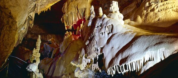 Новоафонская - карстовая полость, одна из крупнейших пещер в мире. Расположена в Иверской горе на Черноморском побережье Кавказа, в городе-курорте Новый Афон. Открыта в 1961 году. Новоафонская - карстовая полость, одна из крупнейших пещер в мире. Расположена в Иверской горе на Черноморском побережье Кавказа, в городе-курорте Новый Афон. Открыта в 1961 году. - Sputnik Абхазия