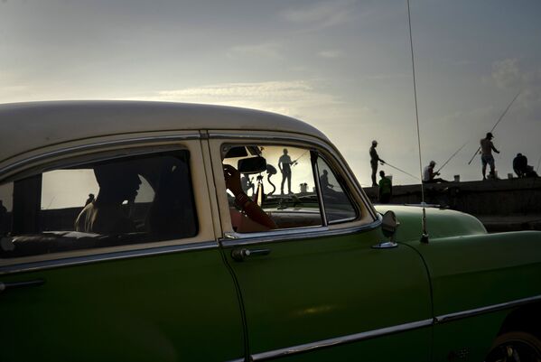 Рыбаки на закате солнца в Гаване, Куба - Sputnik Абхазия