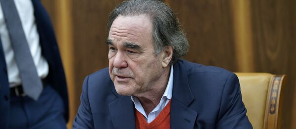 Владимир Путин Оливер Стоун изеиҭеиҳәеит Керчтәи аӡыбжьахалаҿтәи ахҭыс Владимир Путин Оливер Стоун изеиҭеиҳәеит Керчтәи аӡыбжьахалаҿтәи ахҭыс - Sputnik Аҧсны