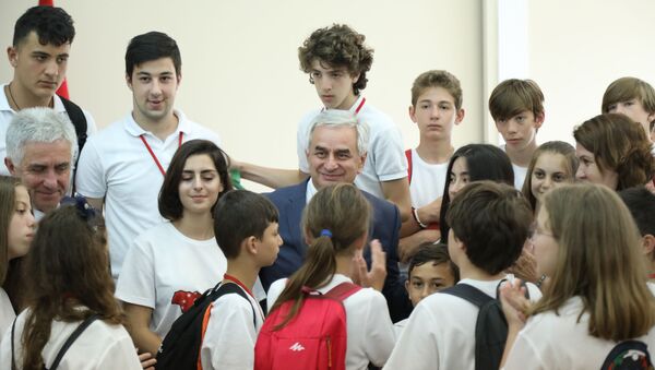 Встреча президента Абхазии Рауля Хаджимба с детьми из стран проживания абхазской диаспоры  - Sputnik Аҧсны