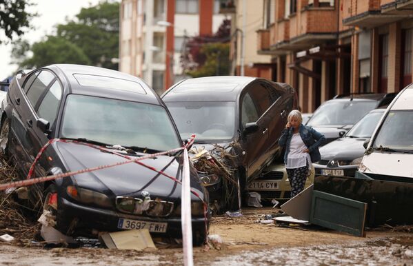 Автомобилями, пострадавшие в результате грязевых дождей в Тафалье, Испания - Sputnik Абхазия