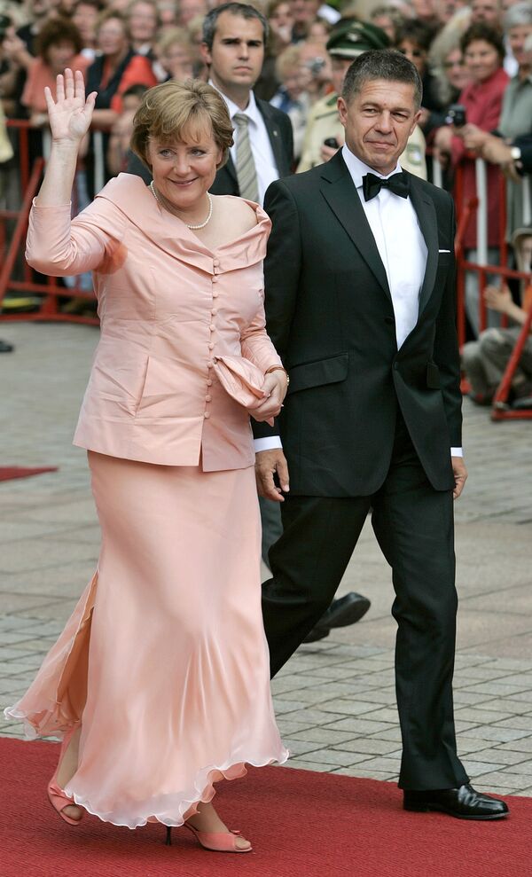 Кандидат в канцлеры Германии Ангела Меркель с супругом Иоахимом Зауэром в Германии, 2005 год  - Sputnik Абхазия
