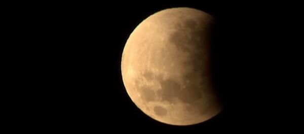 В тени Земли: жители нескольких континентов увидели частичное лунное затмение - Sputnik Абхазия