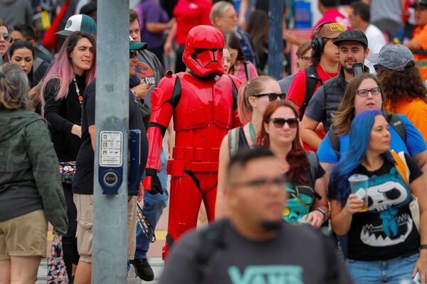 Красный имперский штурмовик на фестивале Comic-Con International 2019 в Сан-Диего - Sputnik Абхазия