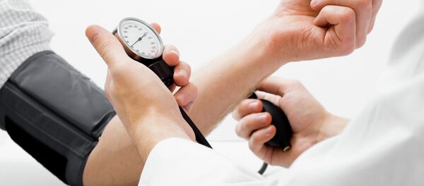 Измерение артериального давления  - Sputnik Абхазия