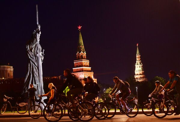 Ночной велофестиваль в Москве - Sputnik Абхазия