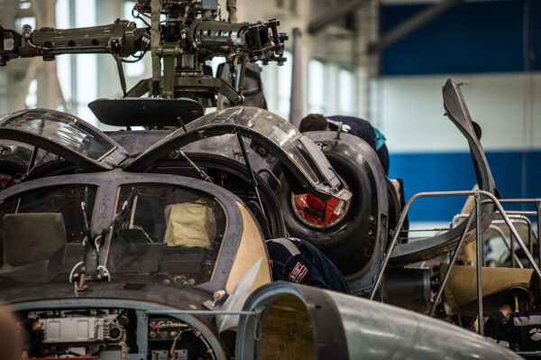 Сборка вертолета Ка-52 Аллигатор на заводе Арсеньевской авиационной компании Прогресс  - Sputnik Абхазия