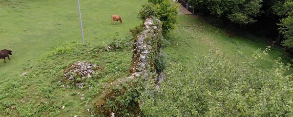 Часть абхазской стены в селе Отап Часть абхазской стены в селе Отап - Sputnik Абхазия