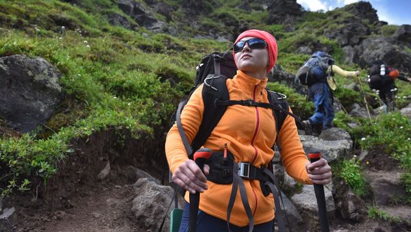 Альпинисты во время туристического похода из базового лагеря Джилы - Су в Кабардино-Балкарии - Sputnik Абхазия