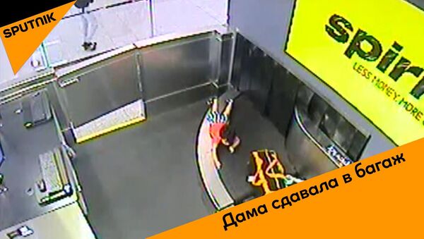 Дама сдавала в багаж двухлетнего мальчика  - Sputnik Абхазия