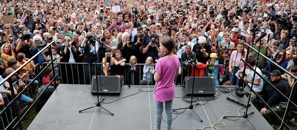 Шведская активистка Грета Тунберг во время акции Пятницы ради будущего в Берлине. 19 июля 2019 Шведская активистка Грета Тунберг во время акции Пятницы ради будущего в Берлине. 19 июля 2019 - Sputnik Абхазия