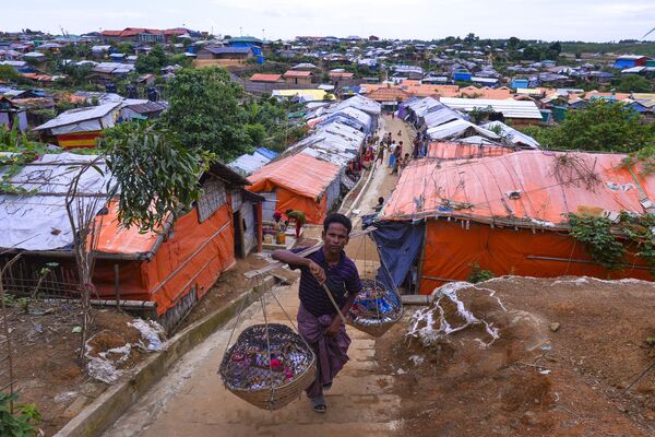 Торговец в лагере беженцев-рохинья Кутупалонг, Бангладеш - Sputnik Абхазия