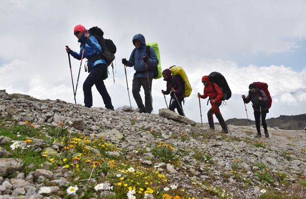 Альпинисты во время восхождения на Эльбрус из ущелья Джилы - Су в Кабардино-Балкарии. - Sputnik Абхазия
