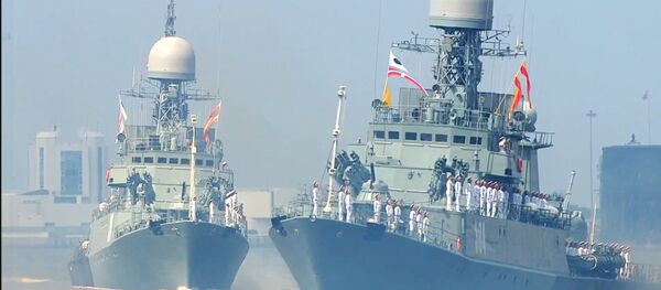 Парад в честь 323-й годовщины со дня образования ВМФ РФ прошел в Санкт Петербурге Парад в честь 323-й годовщины со дня образования ВМФ РФ прошел в Санкт Петербурге - Sputnik Абхазия