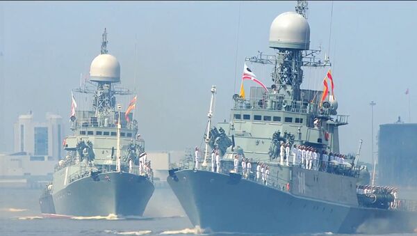 Парад в честь 323-й годовщины со дня образования ВМФ РФ прошел в Санкт Петербурге - Sputnik Абхазия