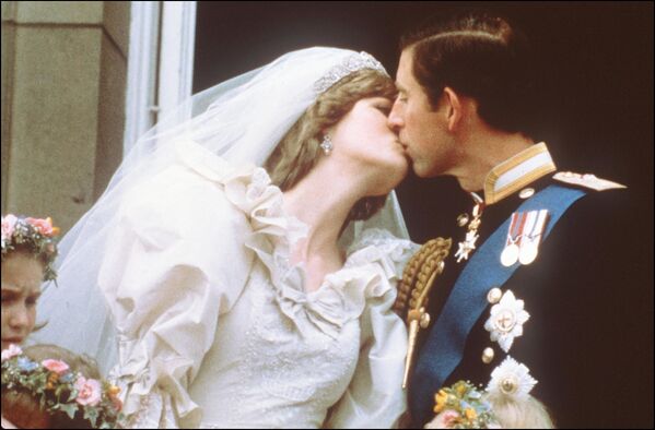 Свадьба Принцесы Дианы и принца Чарльза - Sputnik Абхазия