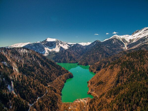 Озеро Рица зимой. - Sputnik Абхазия