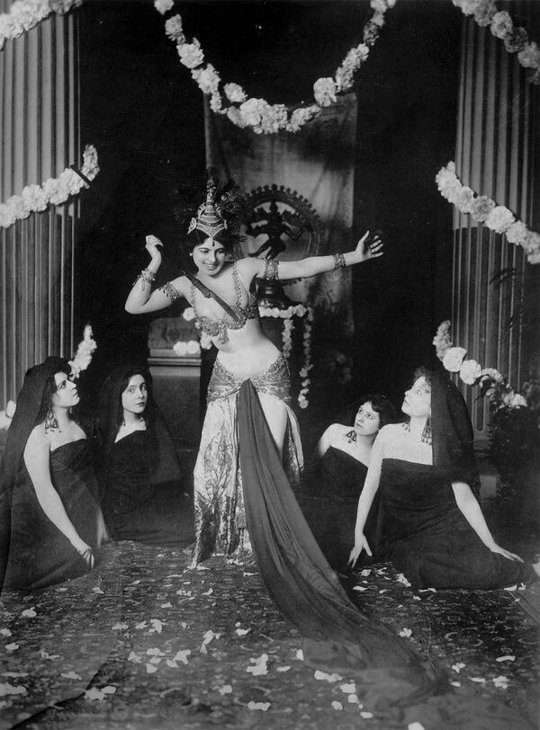 Выступление танцовщицы Маты Хари, 1905 год - Sputnik Абхазия