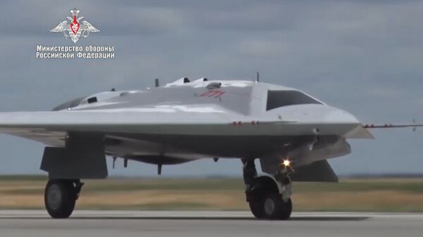 Первый полет новейшего беспилотного летательного аппарата Охотник - Sputnik Абхазия