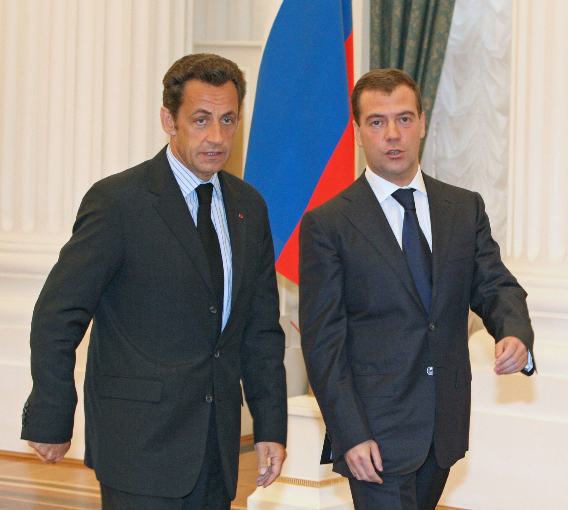 12 августа 2008. Президенты Франции и РФ Николя Саркози и Дмитрий Медведев (слева направо) перед началом совместной пресс-конференции по итогам переговоров об урегулировании конфликта в Южной Осетии. - Sputnik Абхазия, 1920, 12.10.2021