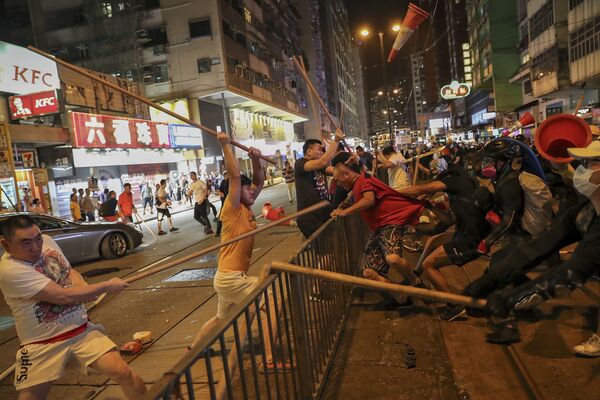 Столкновения во время массовых протестов в Гонконге  - Sputnik Абхазия