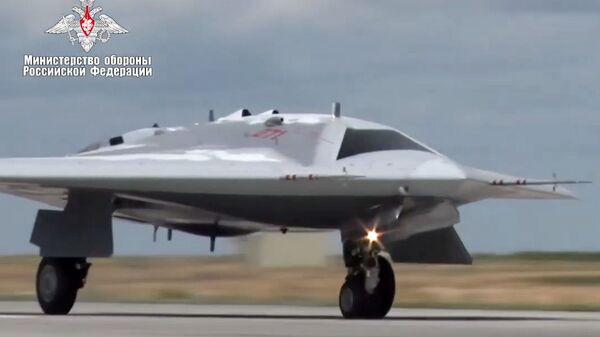 Первый полет новейшего беспилотника «Охотник» - Sputnik Абхазия