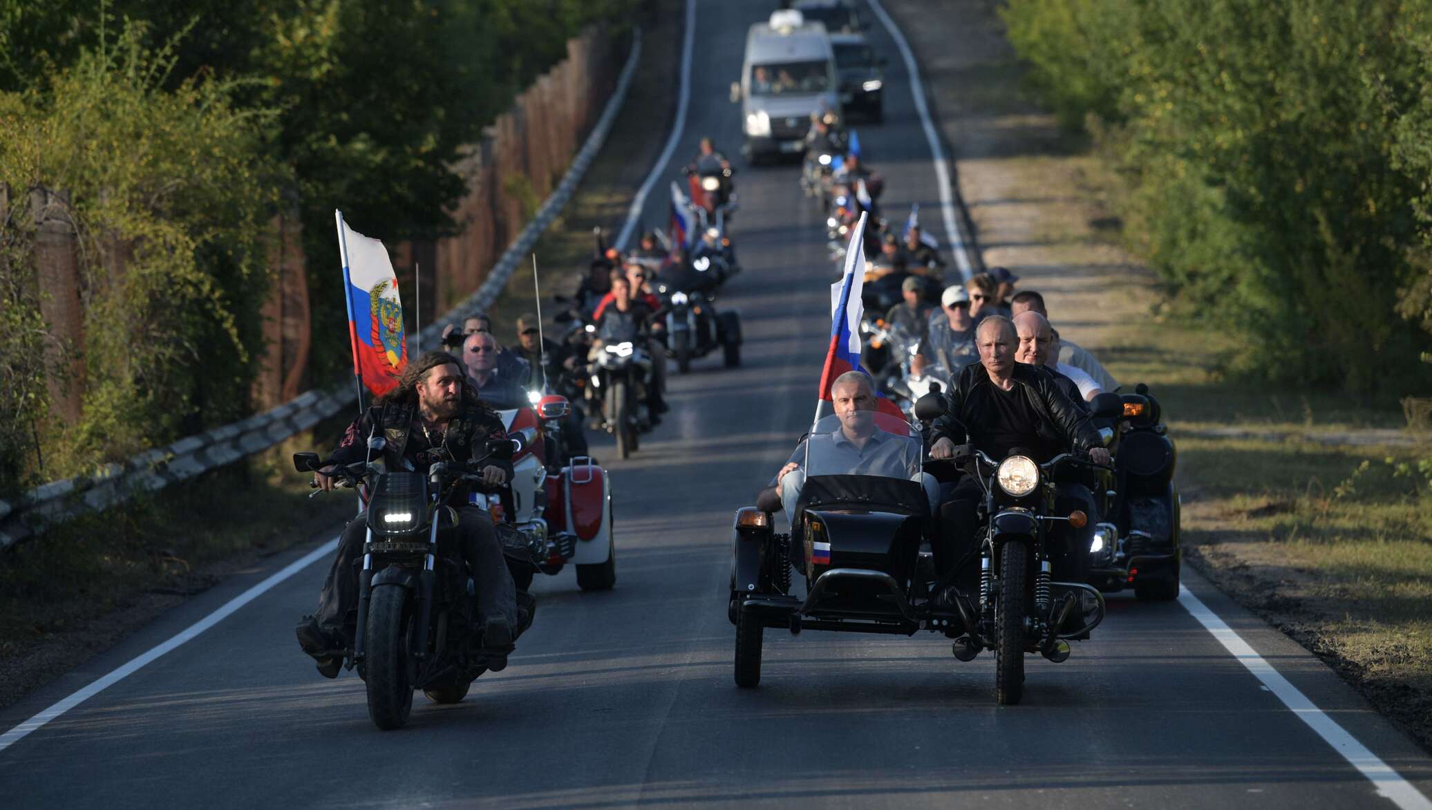 Путин на мотоцикле фото