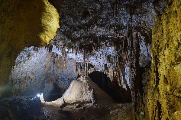 Пещера Абрскила  - Sputnik Абхазия