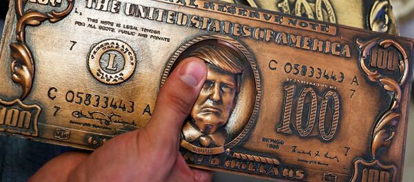 Пластина для печати сувенирных долларовых купюр  Пластина для печати сувенирных долларовых купюр  - Sputnik Абхазия