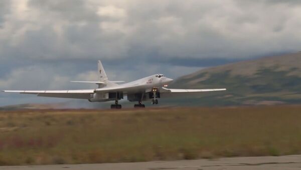 Белые лебеди на Чукотке: ракетоносцы Ту-160 перебросили в Анадырь - Sputnik Абхазия