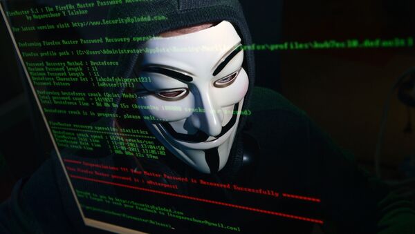 Хакер в маске перед копмьютером - Sputnik Абхазия