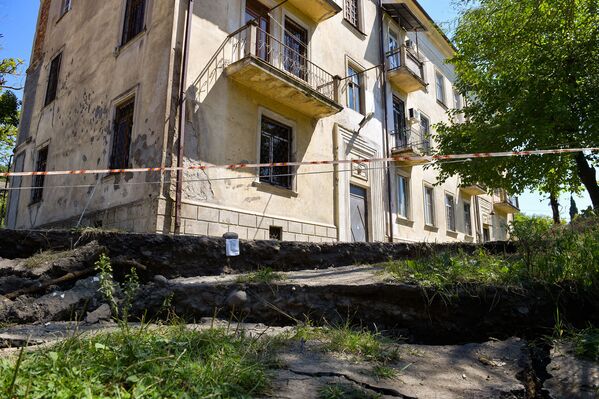 Обвал стены по улице Гумская - Sputnik Абхазия