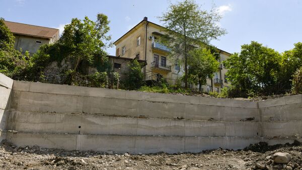 Укрепительные бетонные стены по улице Гумская - Sputnik Абхазия