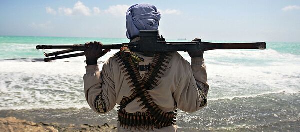 Вооруженный пират на берегу океана - Sputnik Абхазия